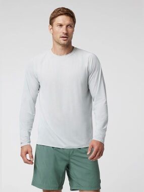 LONG SLEEVE VIEWPOINT PERFORMANCE TEE VUORI!!